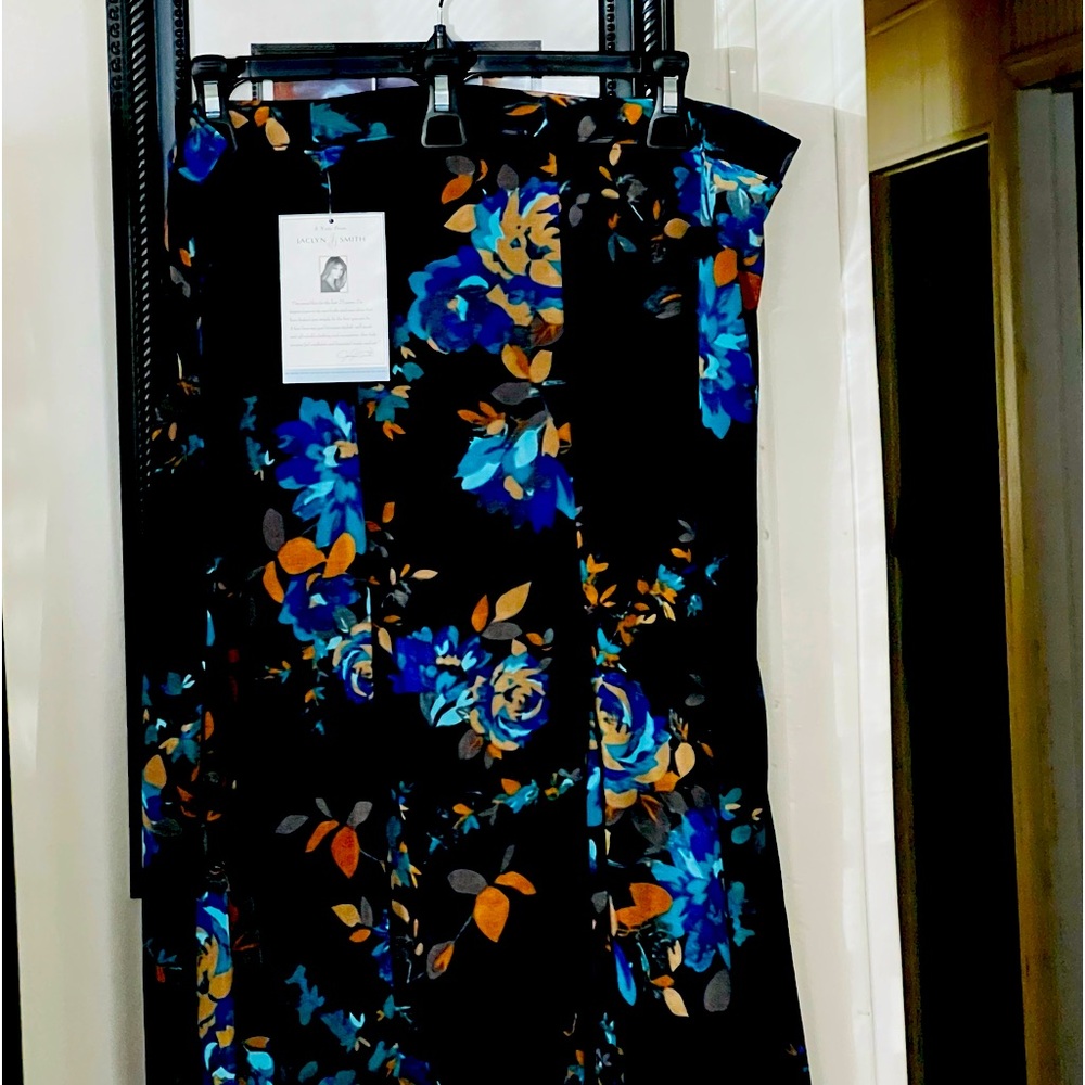 A Jaclyn Smith elastic knee length skirt.